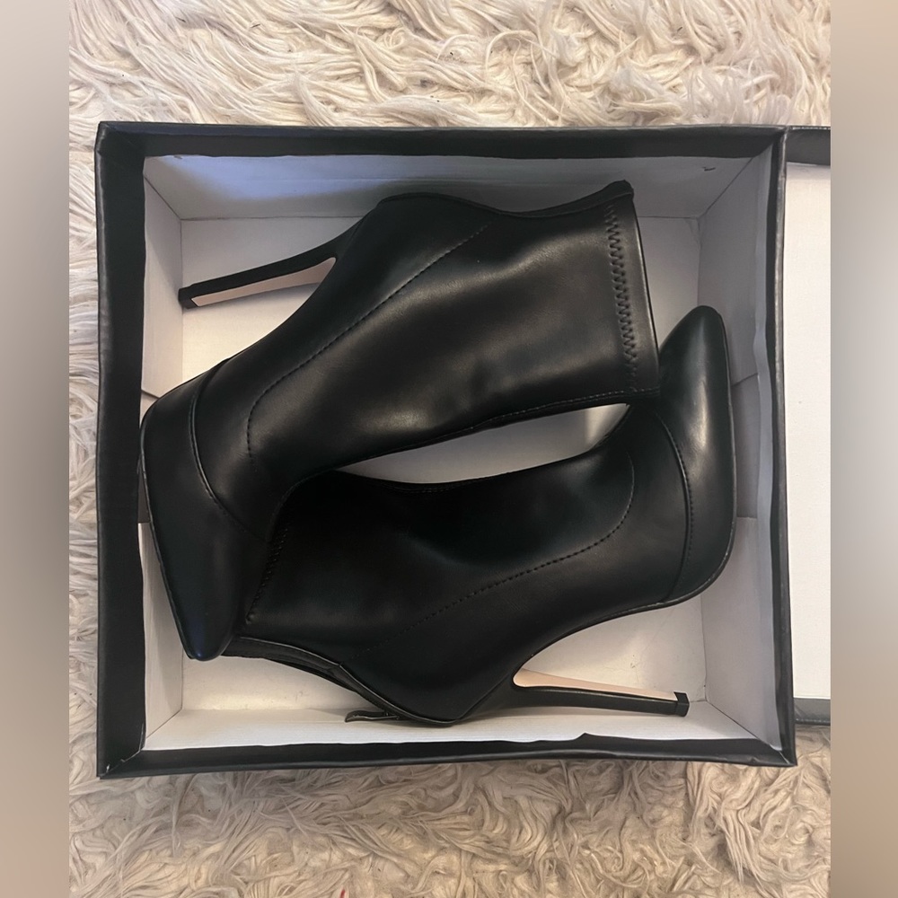 Plt Sock Heel Pointed Bootie 5.5-6 - image 5
